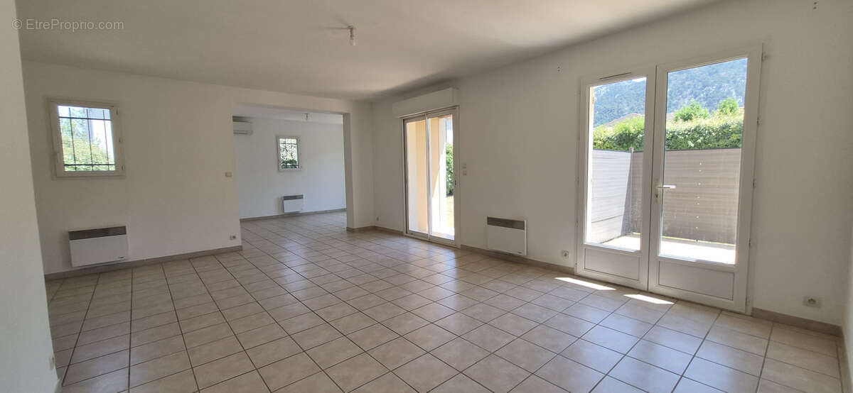 Maison à ROBION