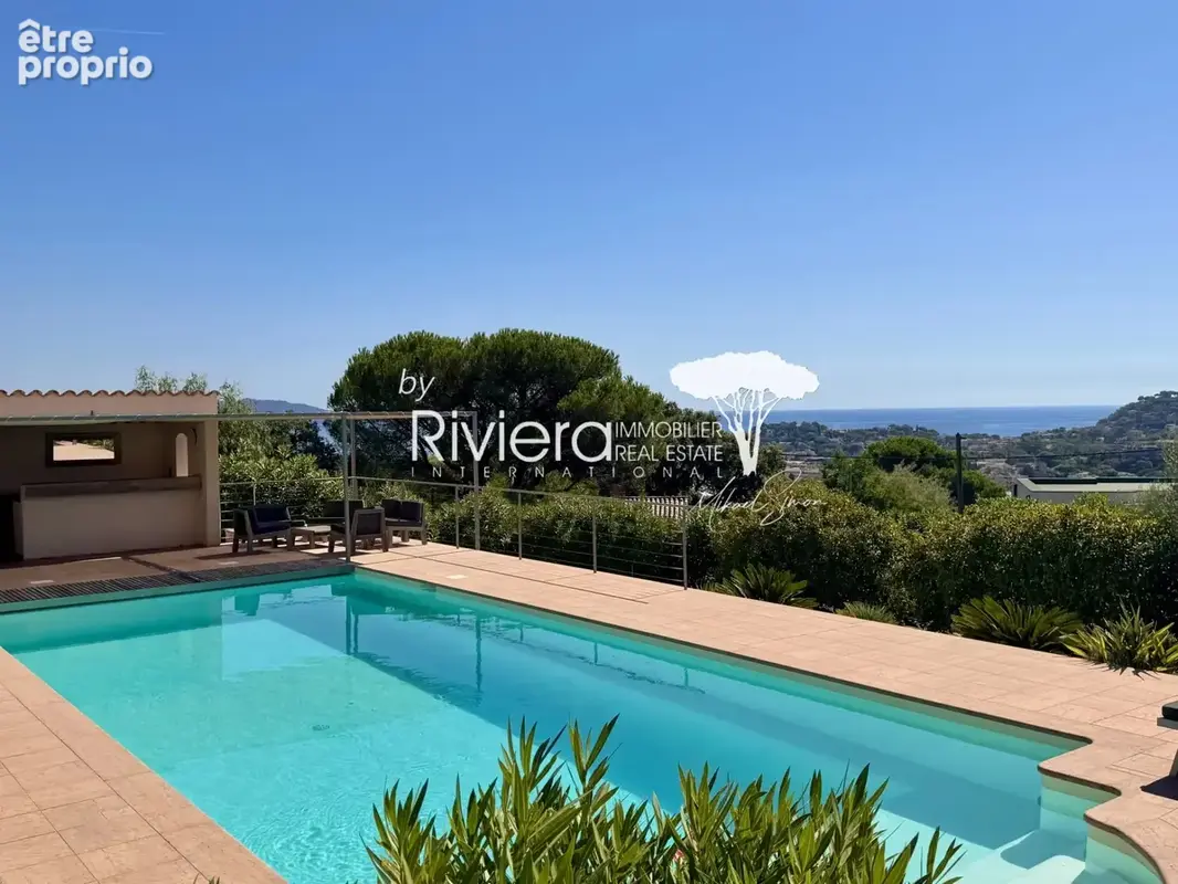 CAVALAIRE - Propriété 486m2 avec piscine et vue mer ! - photo 6