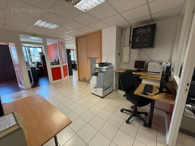 Commerce à PORTES-LES-VALENCE