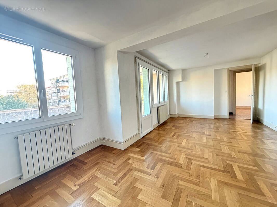 Appartement à LYON-8E