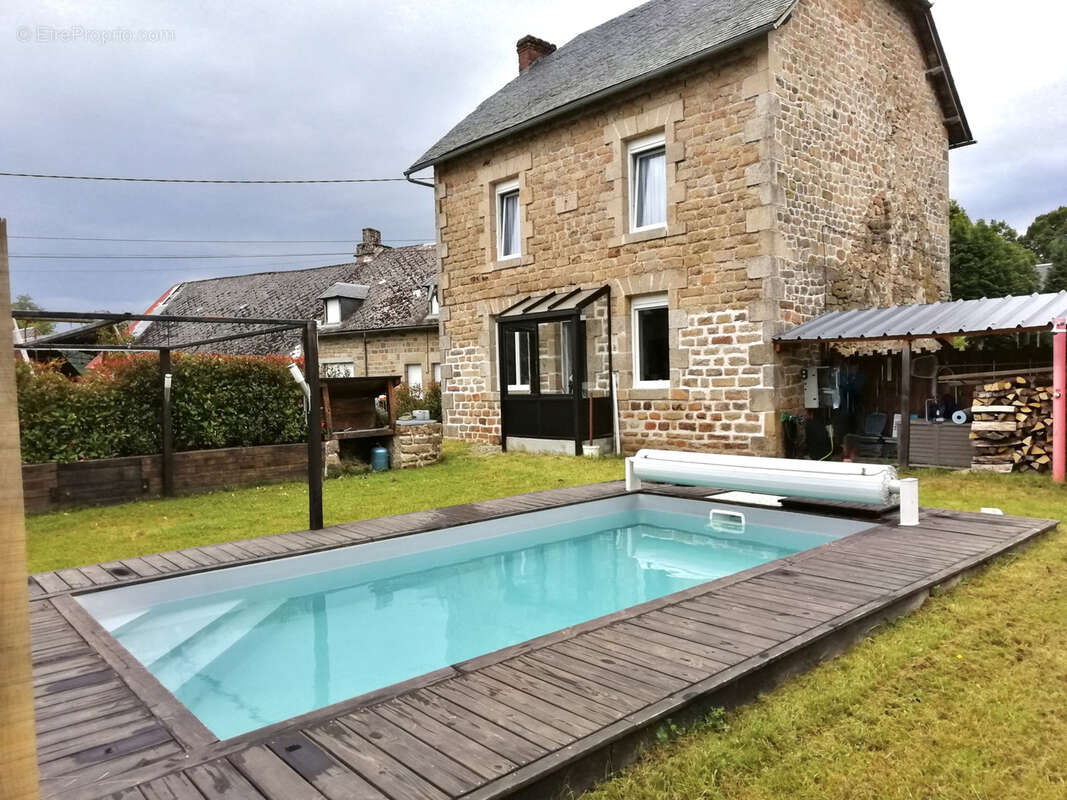 Maison à VITRAC-SUR-MONTANE