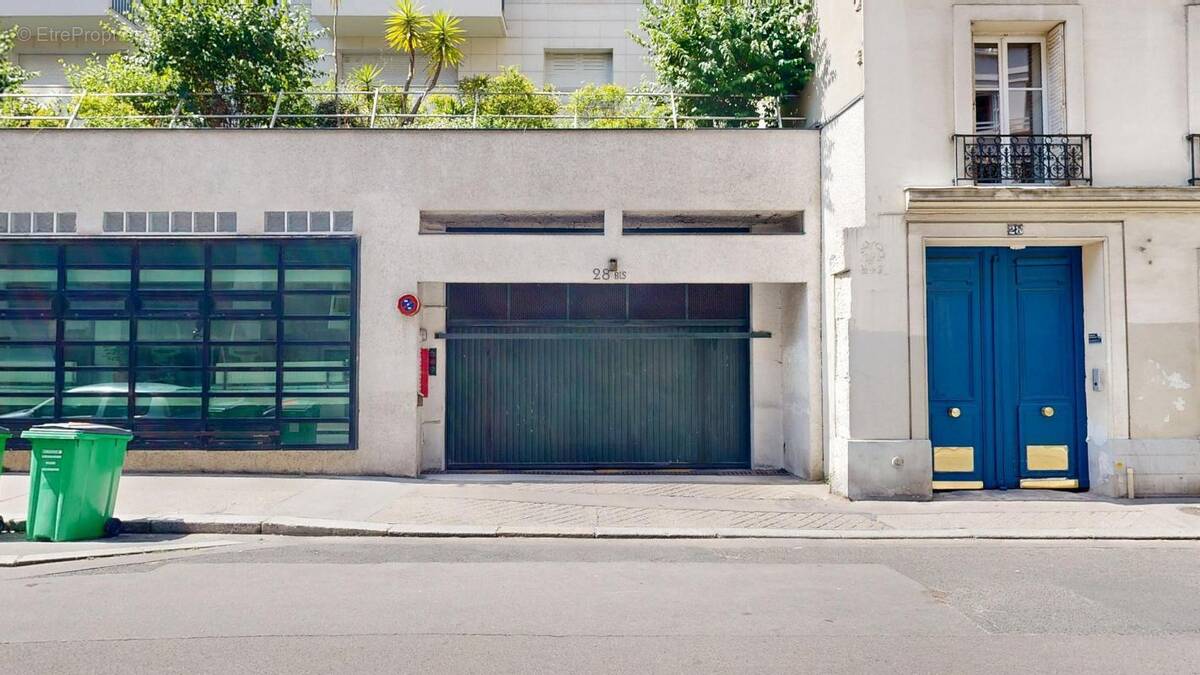 Parking à PARIS-15E
