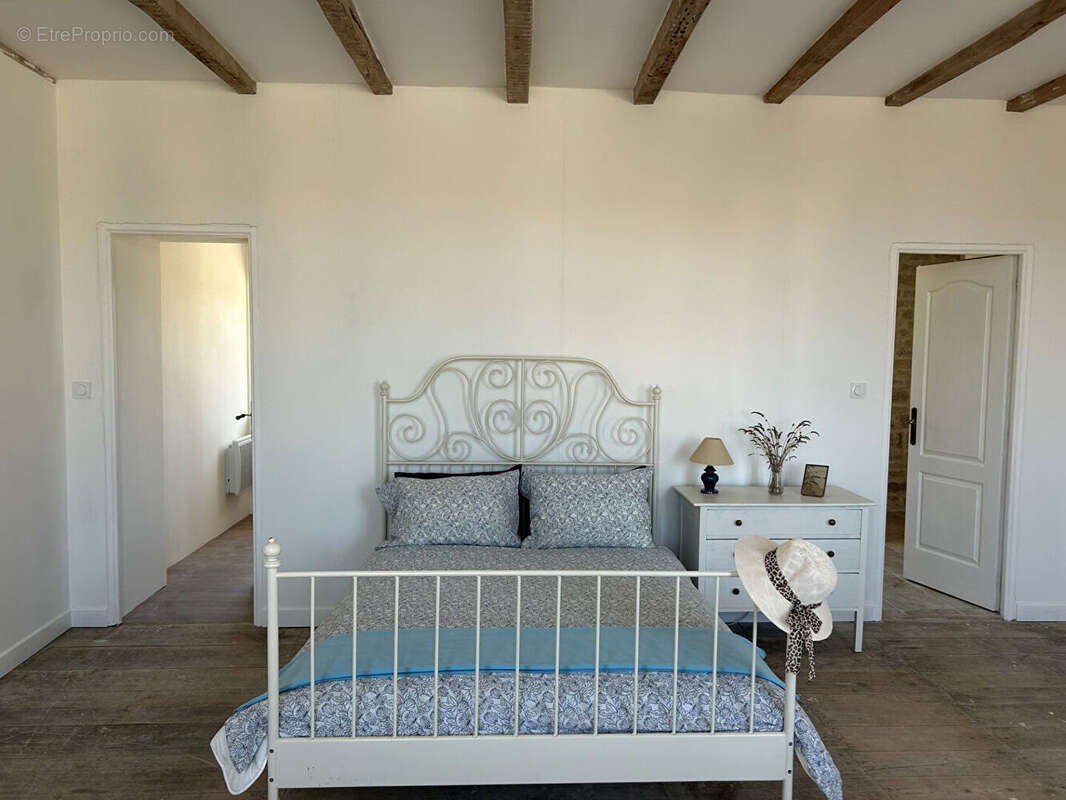 Grande maison de caractère au coeur de Néré avec jardin et dépendance - photo 8