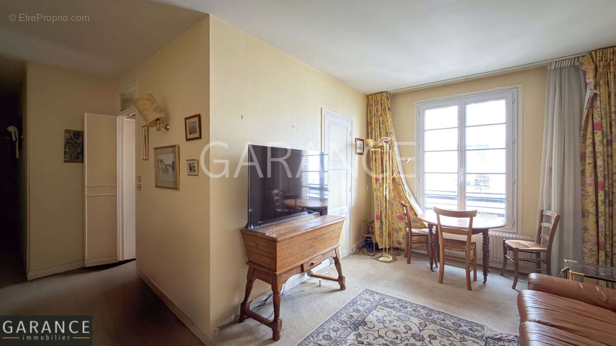 Appartement à PARIS-14E