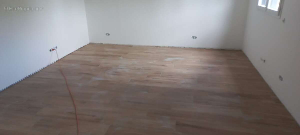 Commerce 277 m² à Crevin  - photo 2