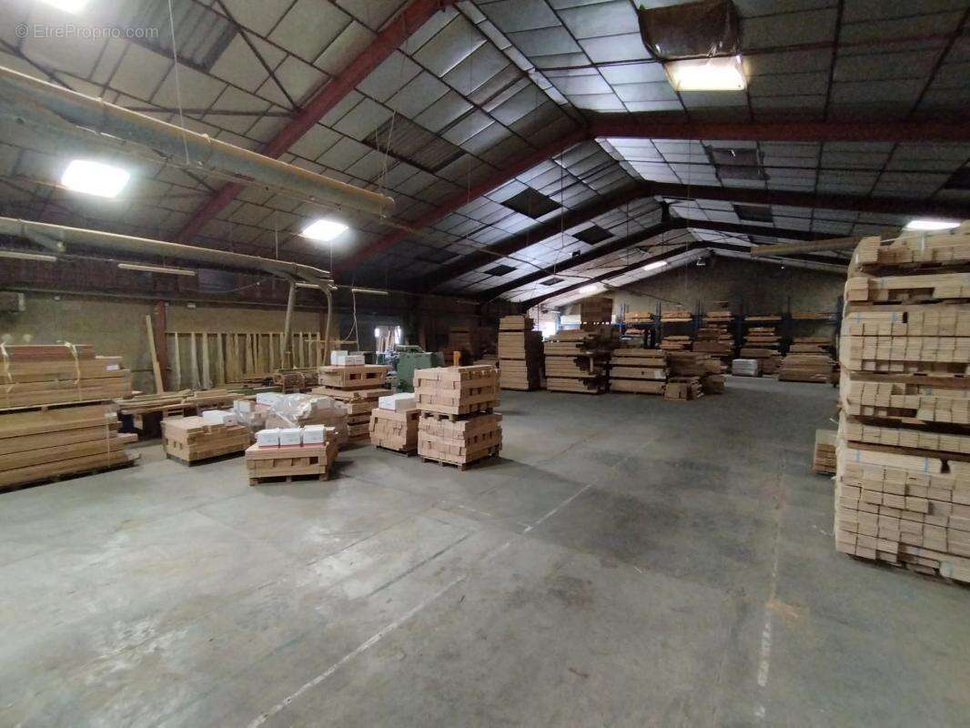 Commerce à MONTPEZAT-DE-QUERCY