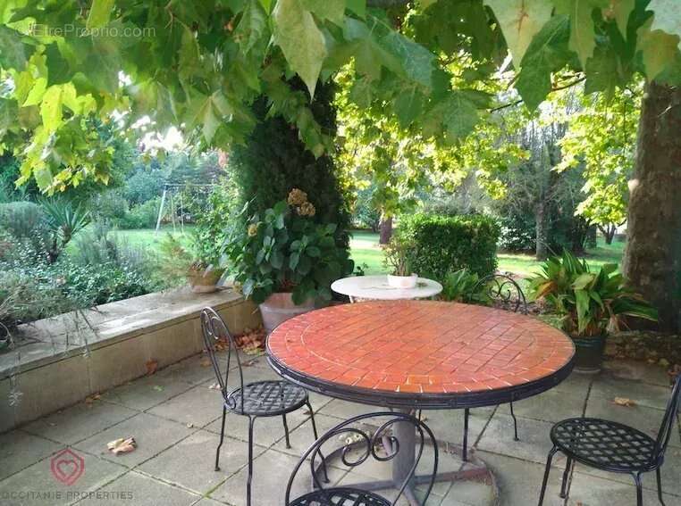 Maison à SAINT-JULIEN-DE-BRIOLA