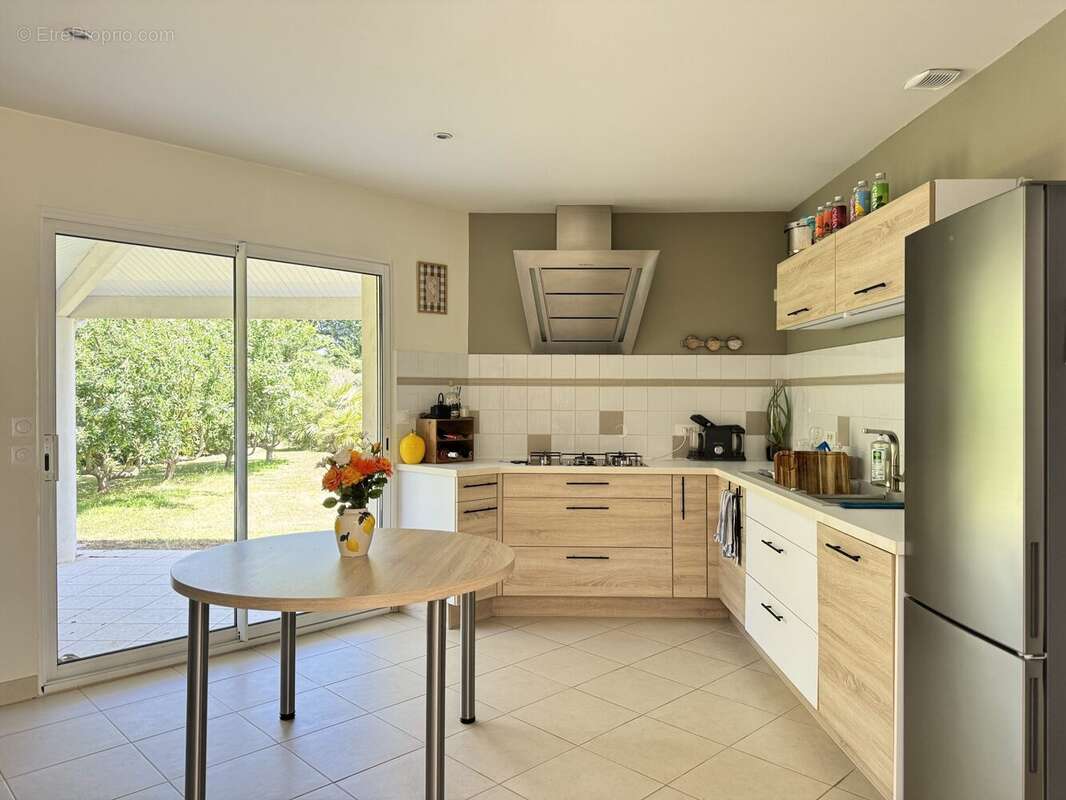 Maison 152 m² à Grezac  - photo 6