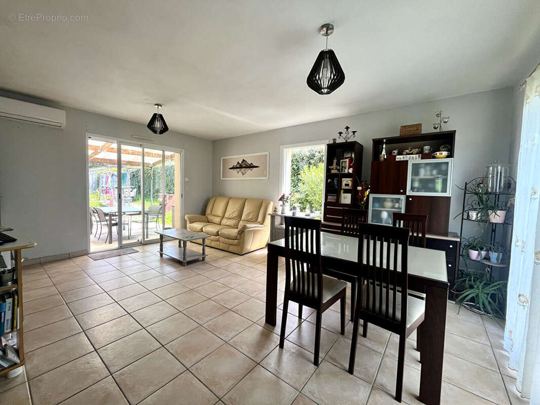 Maison à SAINT-ETIENNE-DE-MER-MORTE