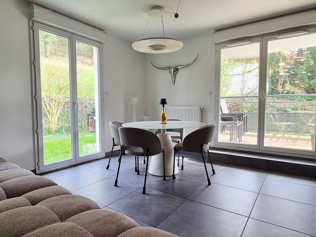 Appartement à FONTAINES-SUR-SAONE