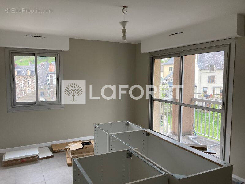 Appartement à RIOM-ES-MONTAGNES