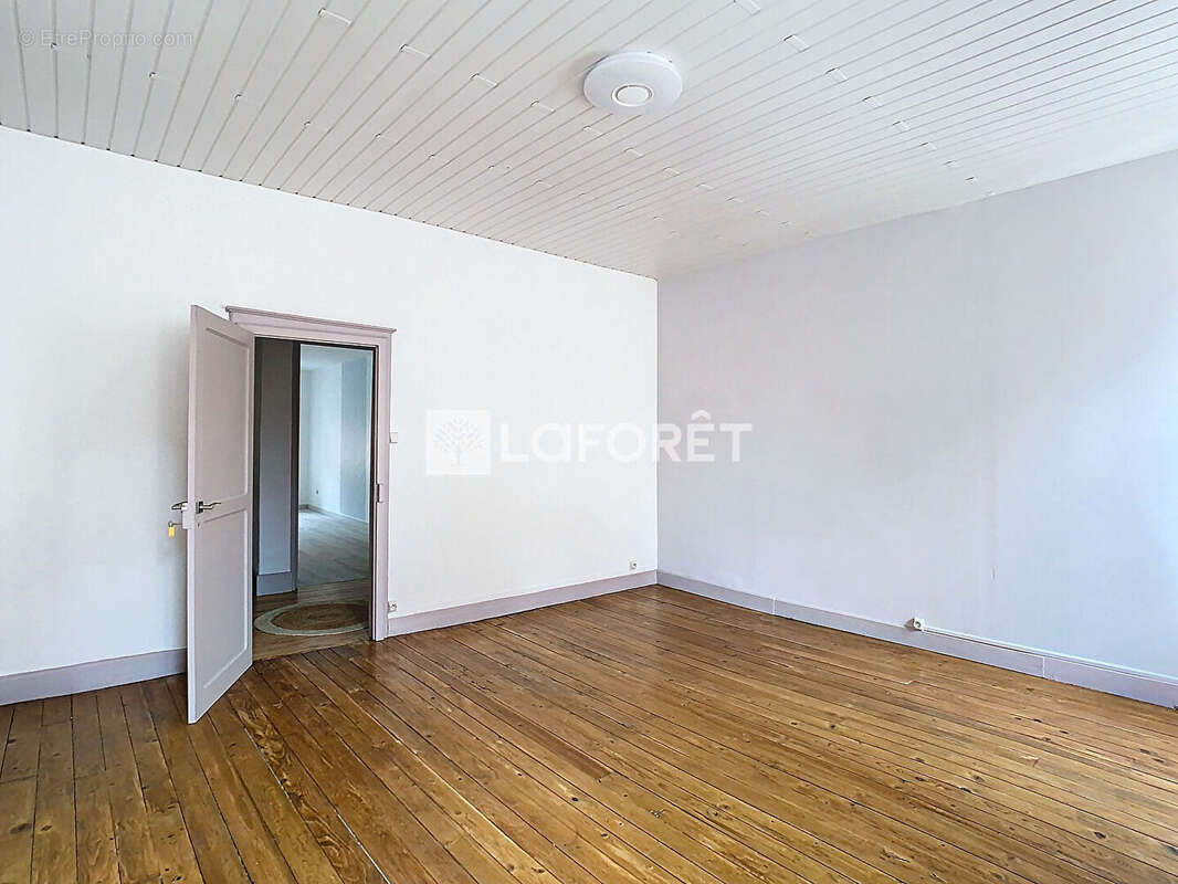 Appartement à NEUFCHATEAU