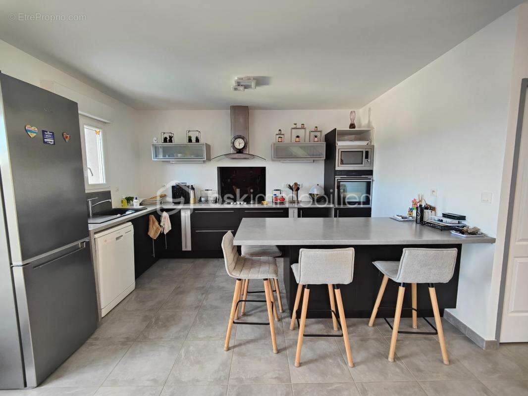 Montredon des corbières – villa r+1 - 120m² habitable - 3 chambres – dressing – climatisation réversible -  garage – piscine en  - photo 2