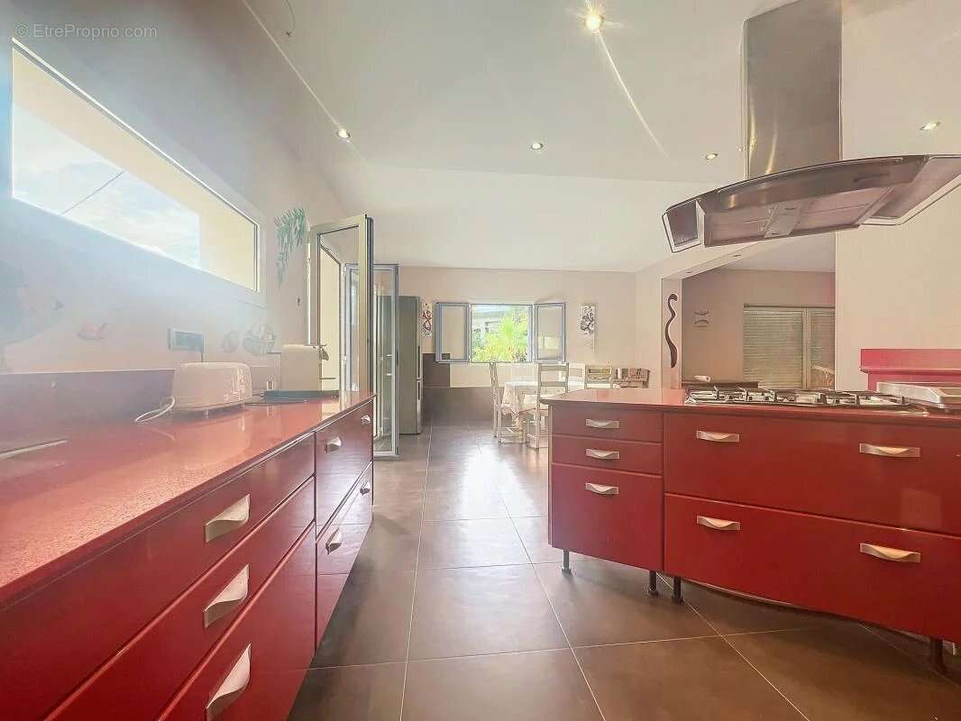 Menton, propriété de 250 m2 avec 2 000 m2 de terrain et piscine - photo 12