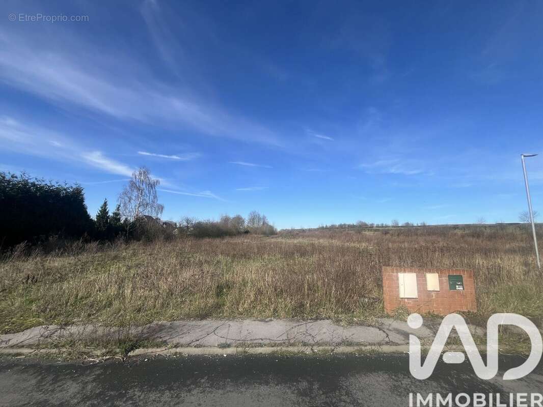 Photo 2 - Terrain à NEUVILLY