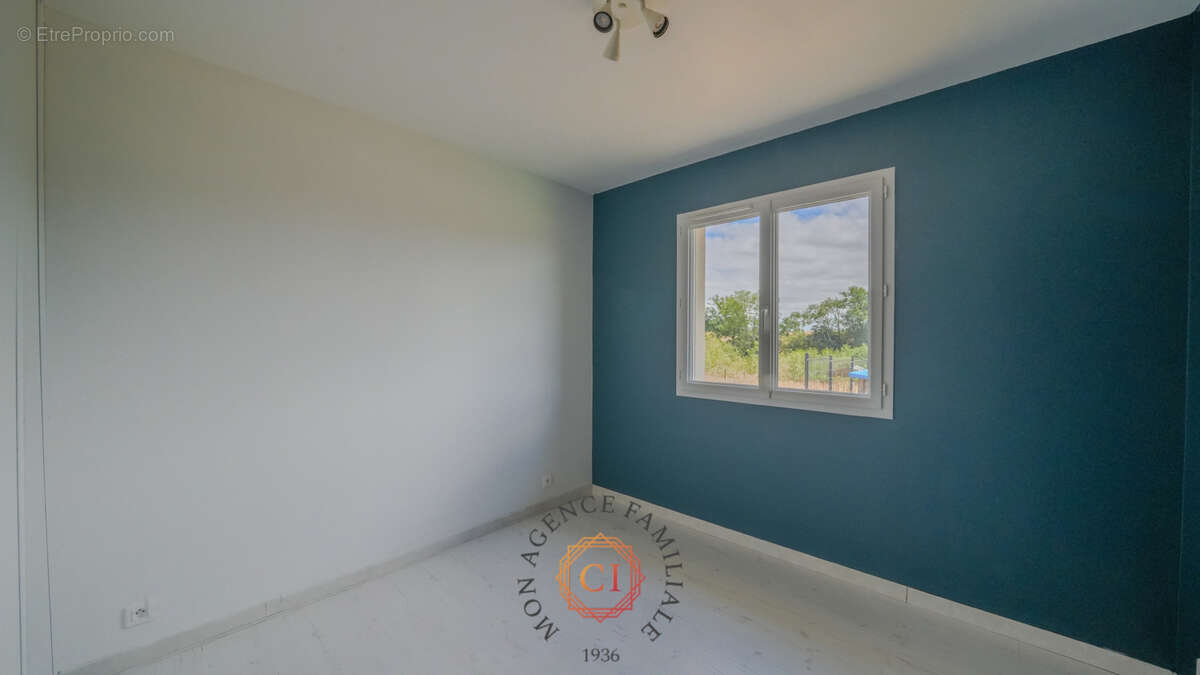 Maison de plain pied de 2013 sur une belle parcelle de 1500m2 de terrain - photo 6