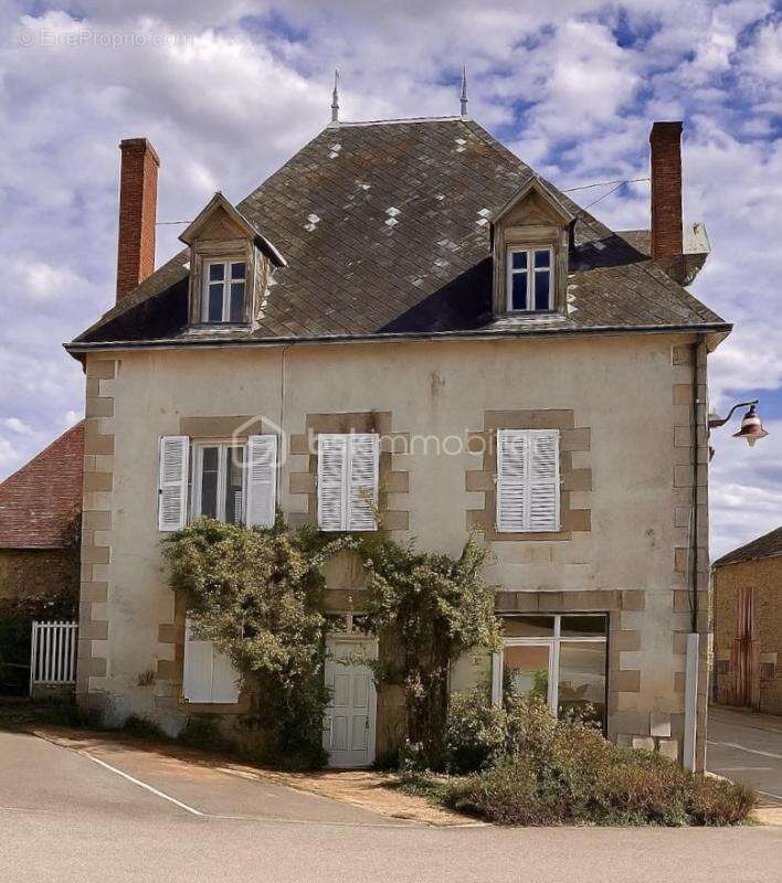 Maison à LINARDS