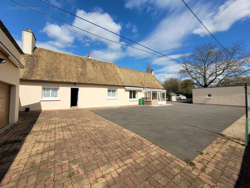 Maison à SARGE-LES-LE-MANS