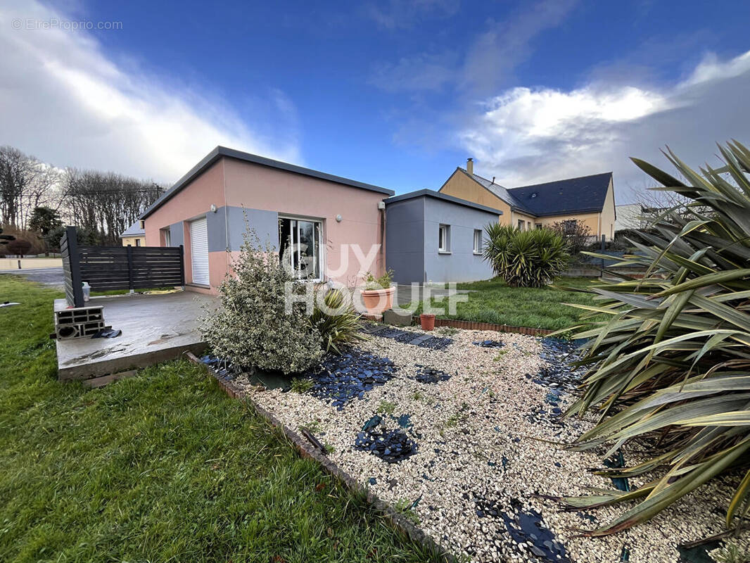 Maison à BAGUER-PICAN