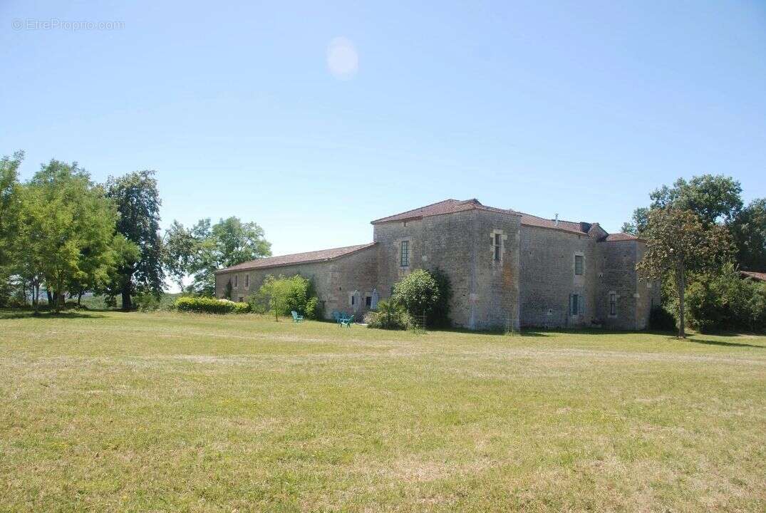 Maison à MAUROUX