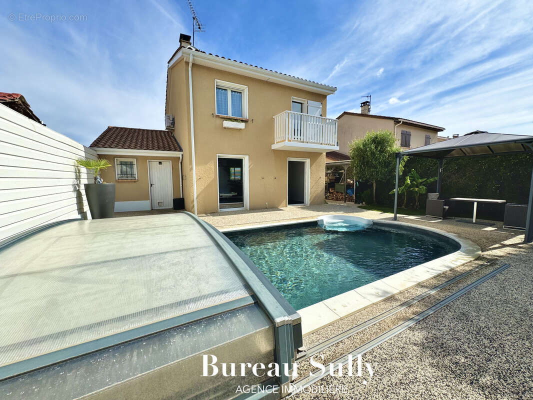 Maison à SAINT-PIERRE-DE-CHANDIEU