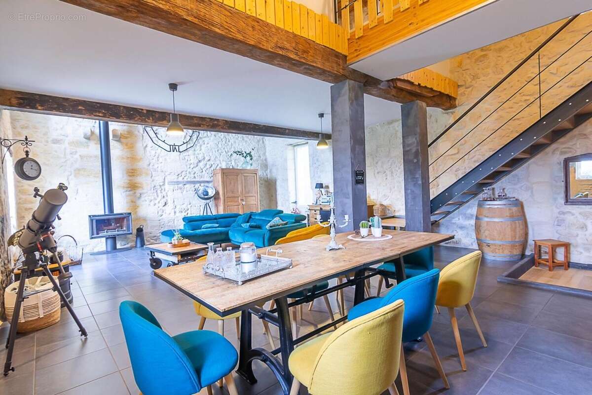 Maison 217 m² à Saint-Andre-De-Cubzac  - photo 4