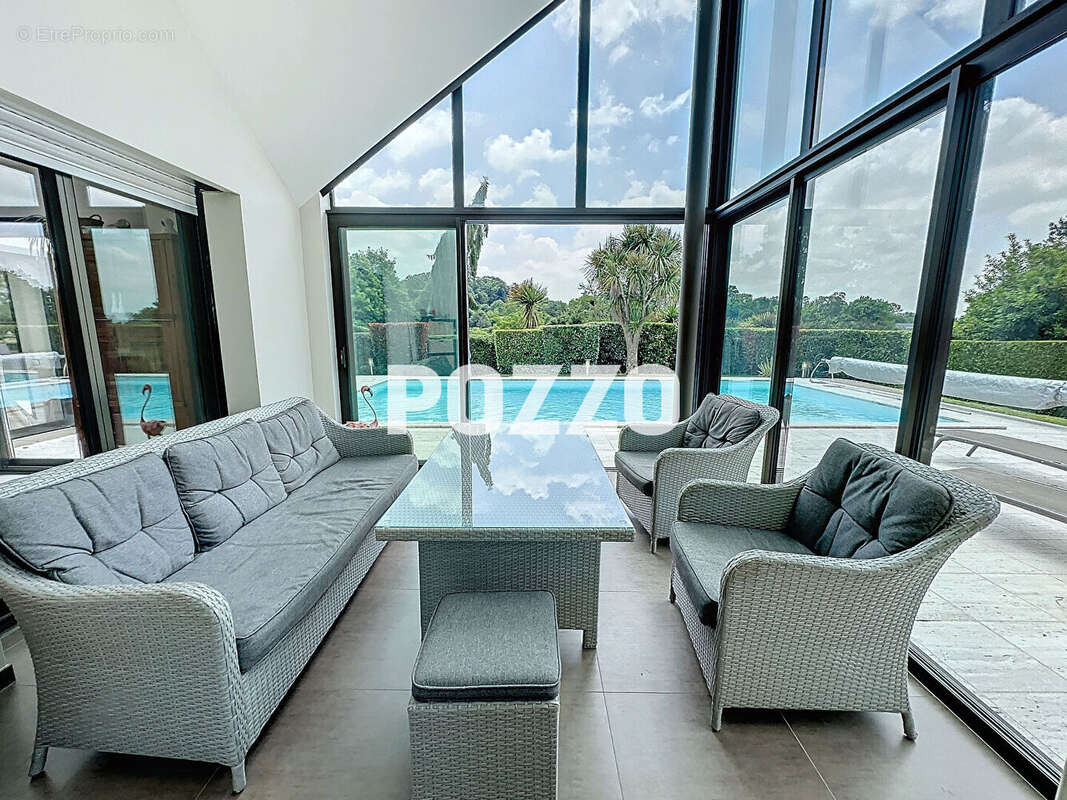A Vendre - AVRANCHES - Maison 7 pièce(s) 300 m² - Parc paysager - Piscine - Garage - photo 5