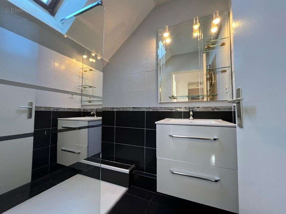 Maison à VETRAZ-MONTHOUX