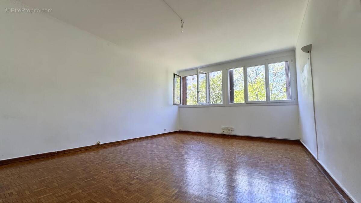 Photo 1 - Appartement à MARSEILLE-9E