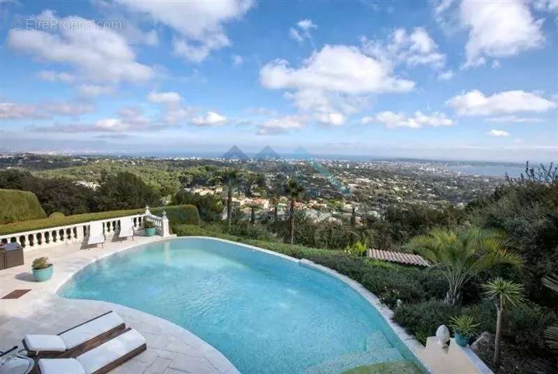 Piscine - Maison à VALLAURIS