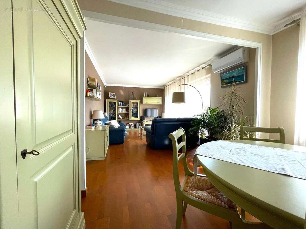   - Maison à DECINES-CHARPIEU