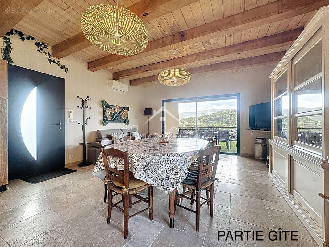 Bien de prestige type 8 de 251 m2 sur terrain de 2319 m2 - photo 17