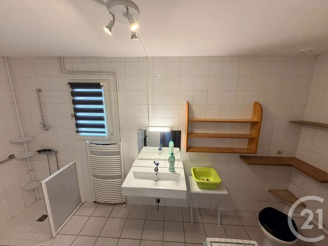 Maison 125 m² à Jassans-Riottier  - photo 6