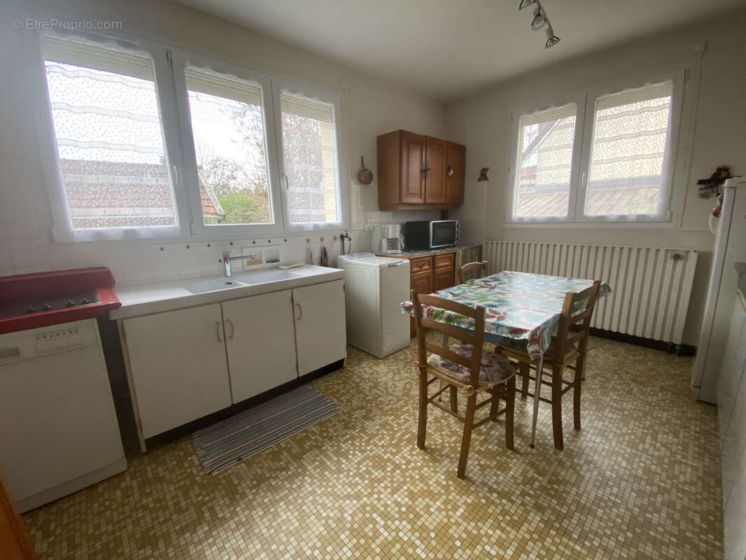 Maison à SAINTE-GENEVIEVE-DES-BOIS