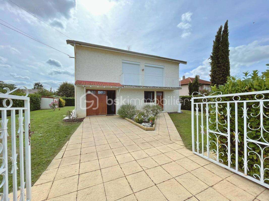 Maison à SAINT-BONNET-DE-MURE