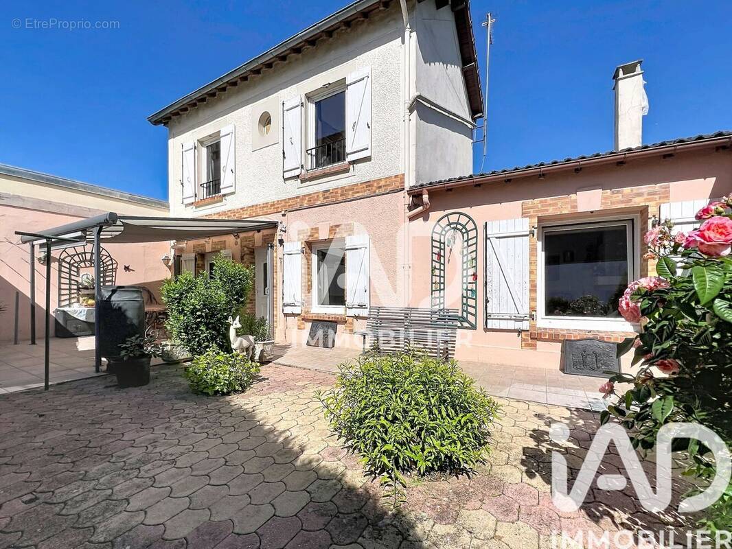 Photo 1 - Maison à GRETZ-ARMAINVILLIERS