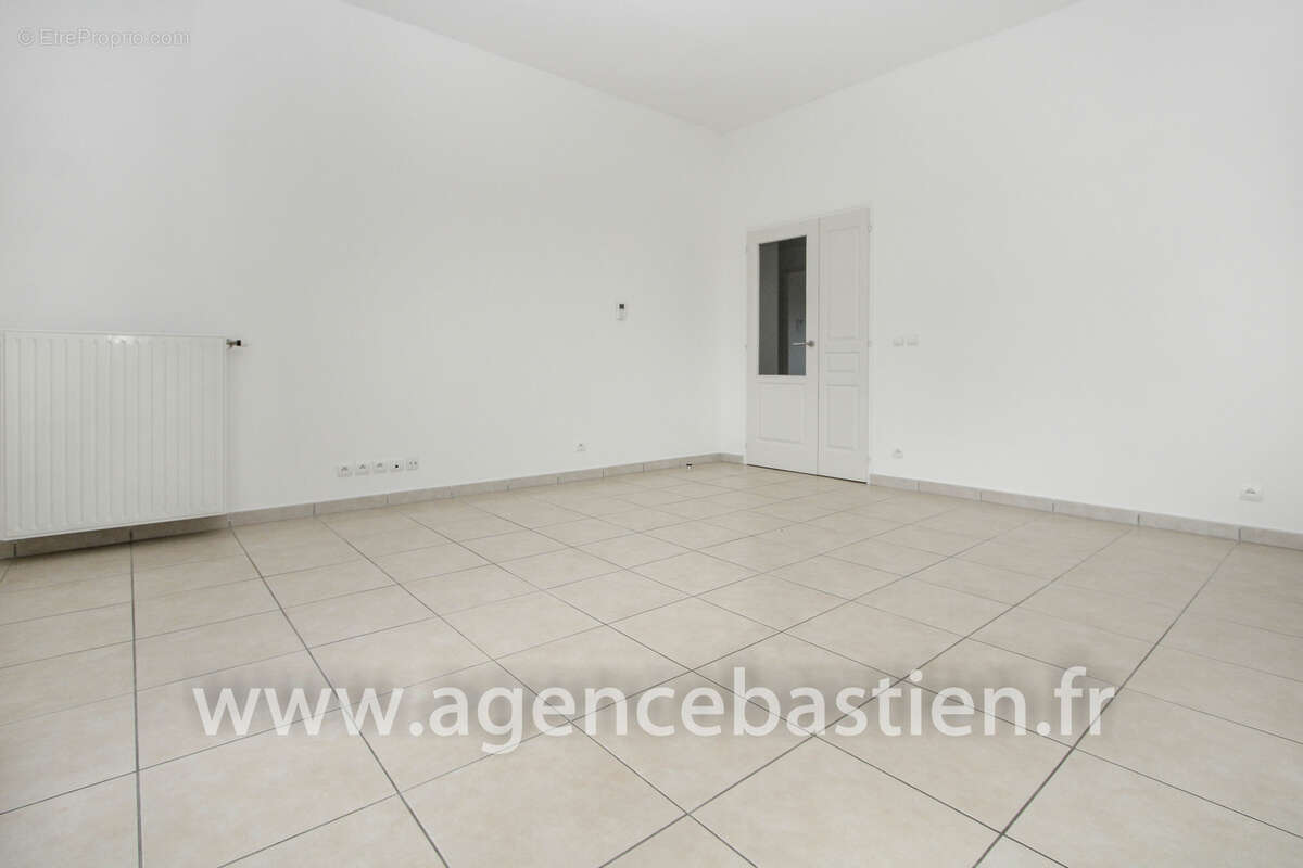 Appartement à THOIRY