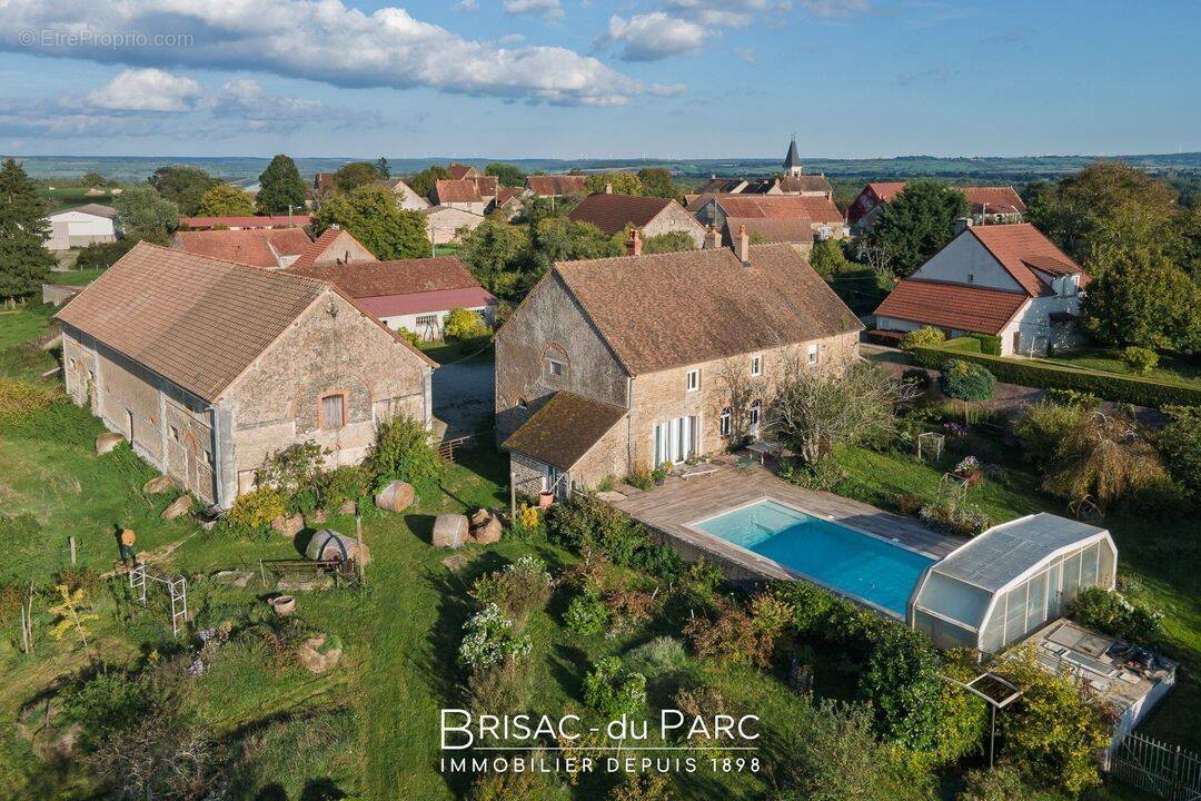 Maison à ANTIGNY-LA-VILLE