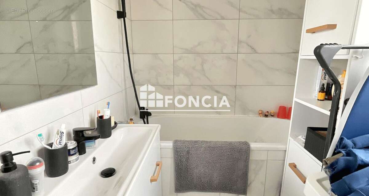 Appartement à LES CLAYES-SOUS-BOIS
