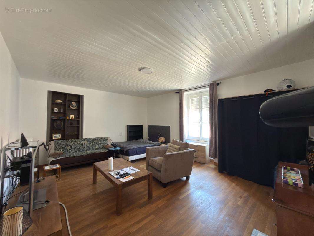 Maison en pierre avec 350 m² de dépendances, jardin et terrasse – Genevrières (52) - photo 7