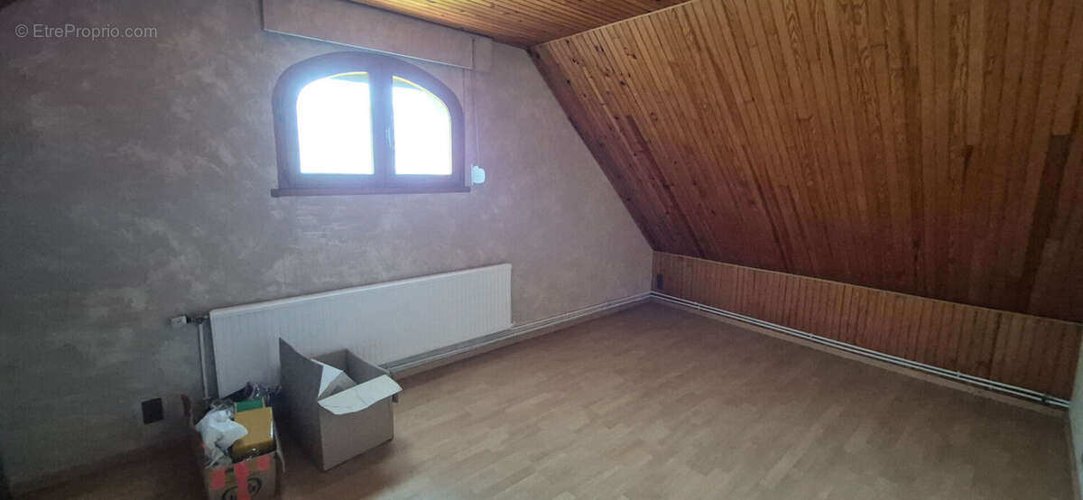 Maison à QUIEVRECHAIN