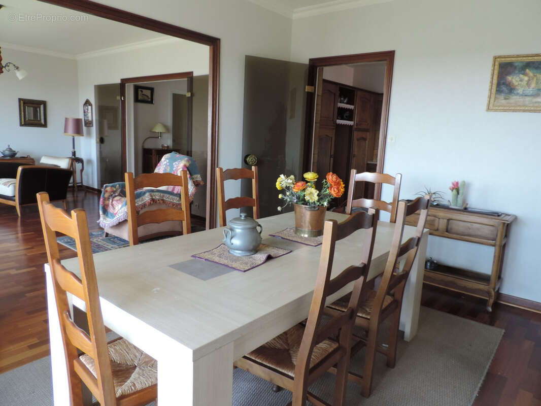 Dpt Ain (01), à vendre BOURG EN BRESSE, appartement T3 de 109 m² au sixième étage avec vue panoramique, balcon, cave et garage - photo 7
