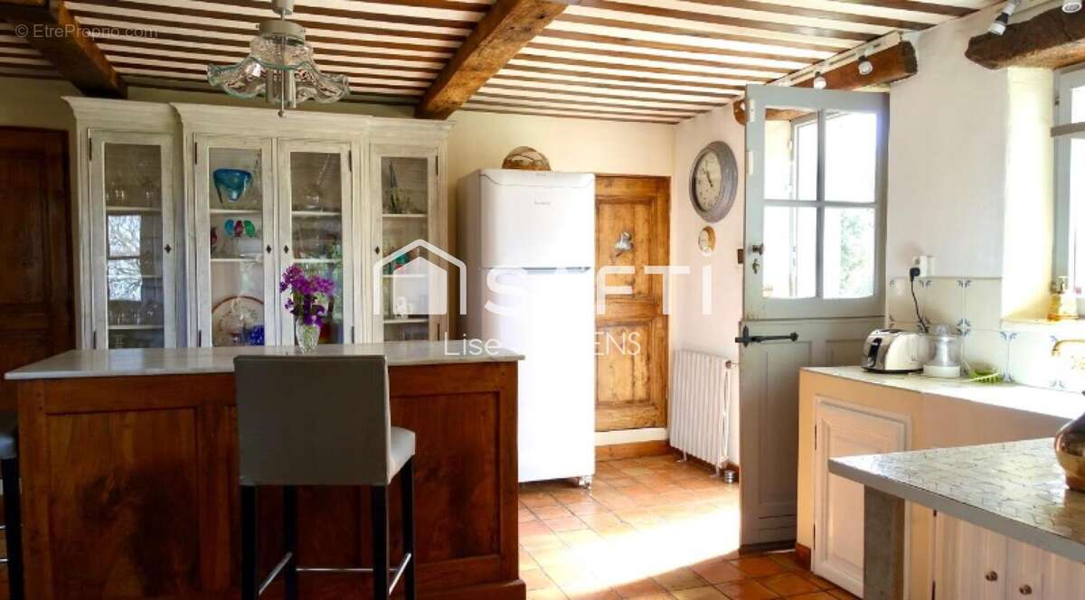 Maison 270 m² à Venasque  - photo 7