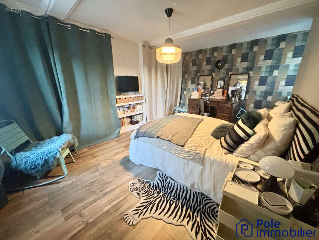 MAISON AVEC GRANDE CHAMBRE 19M² - Maison à MATHIEU