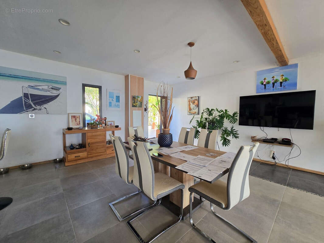 Maison 365 m² à Sainte-Marie  - photo 6