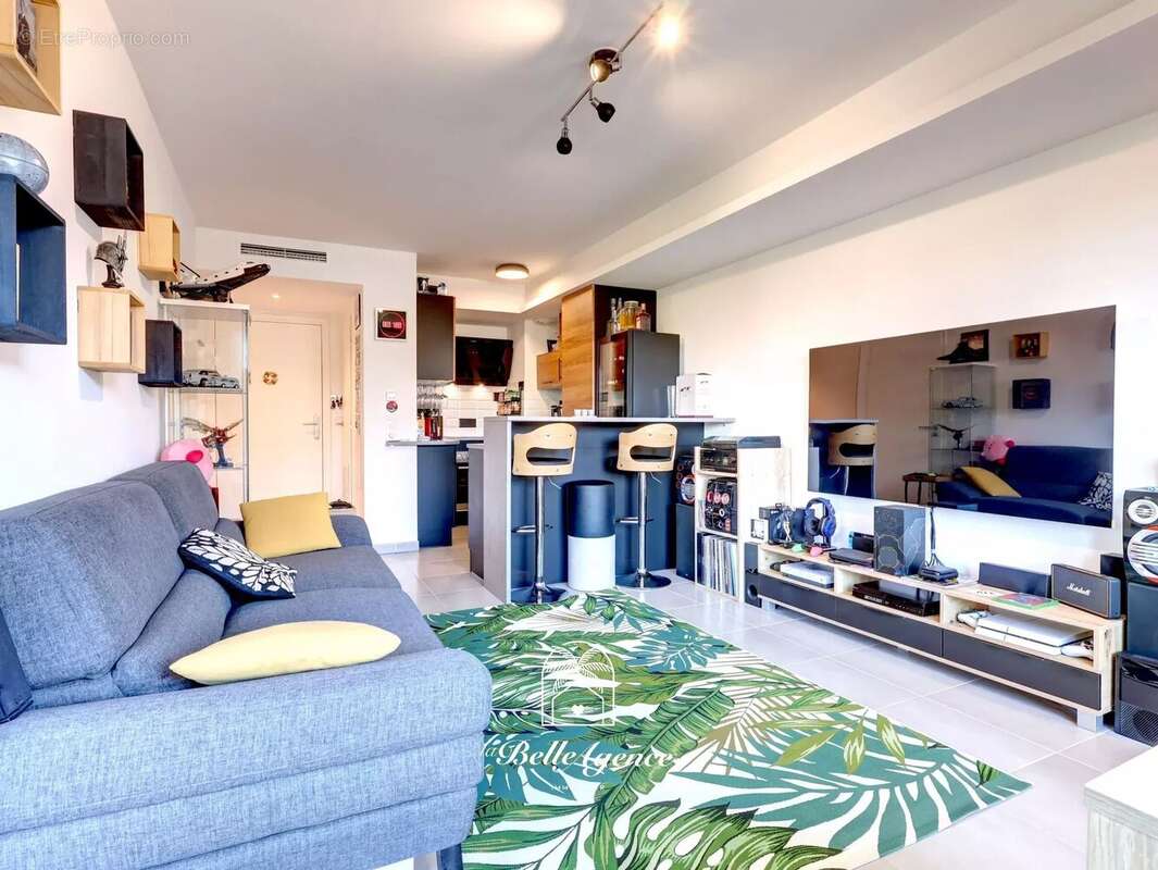 Appartement à SAINT-LAURENT-DU-VAR