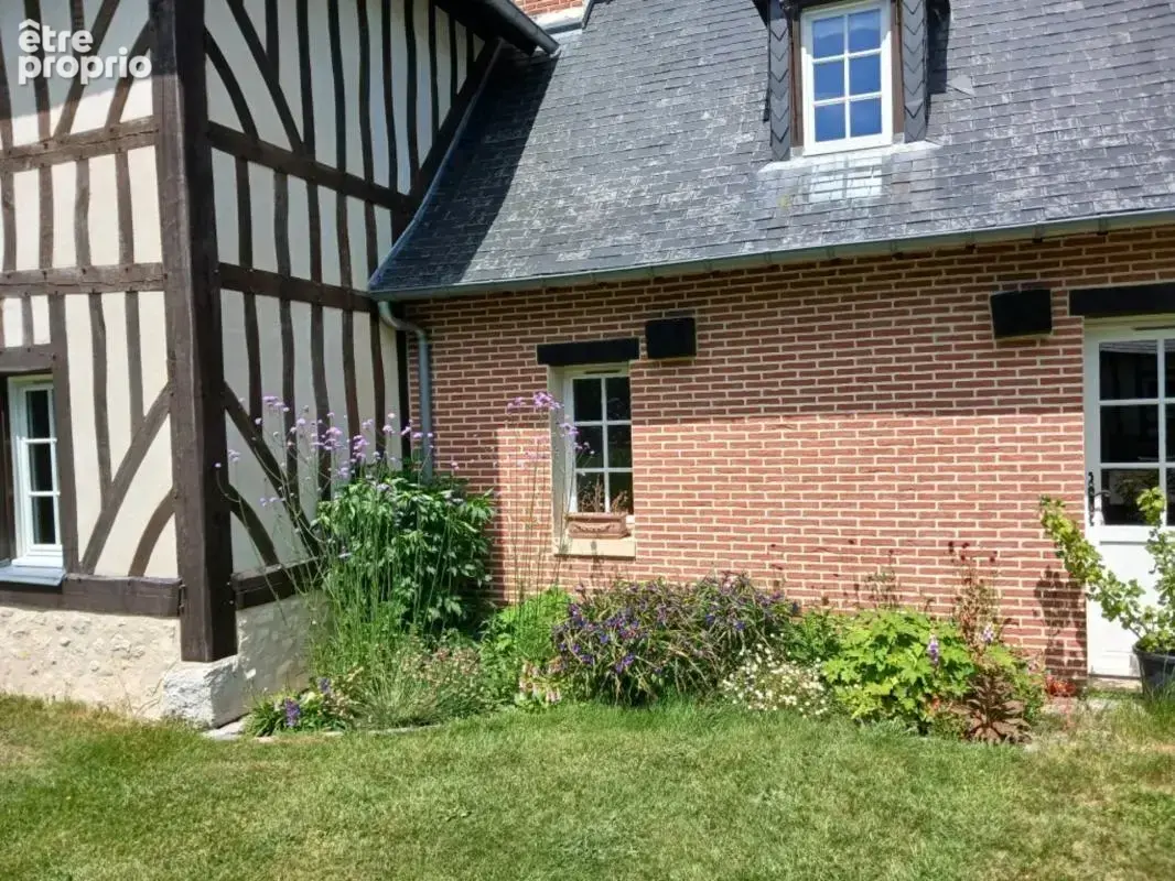Maison de charme de 100 M2, 5 pièces 3 chambres avec une piscine et annexe sur un terrain de 4700 M2 à BONNEVILLE LA LOUVET (14) - photo 10