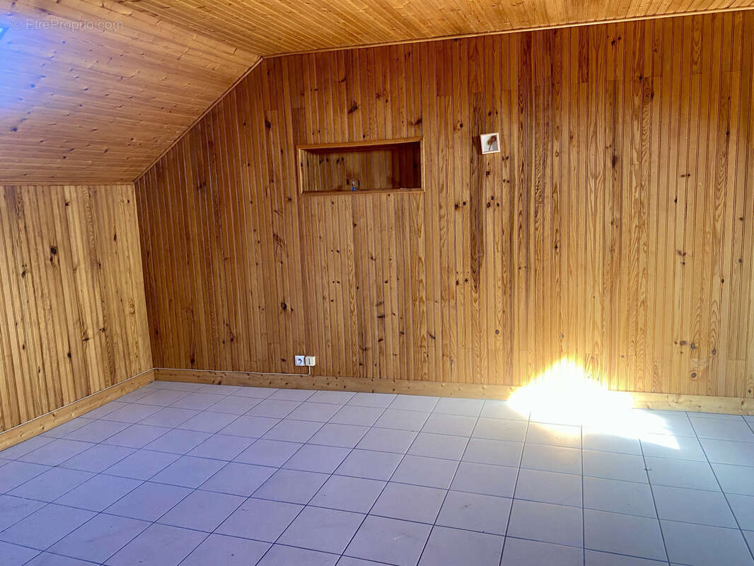 Maison à LA BREILLE-LES-PINS