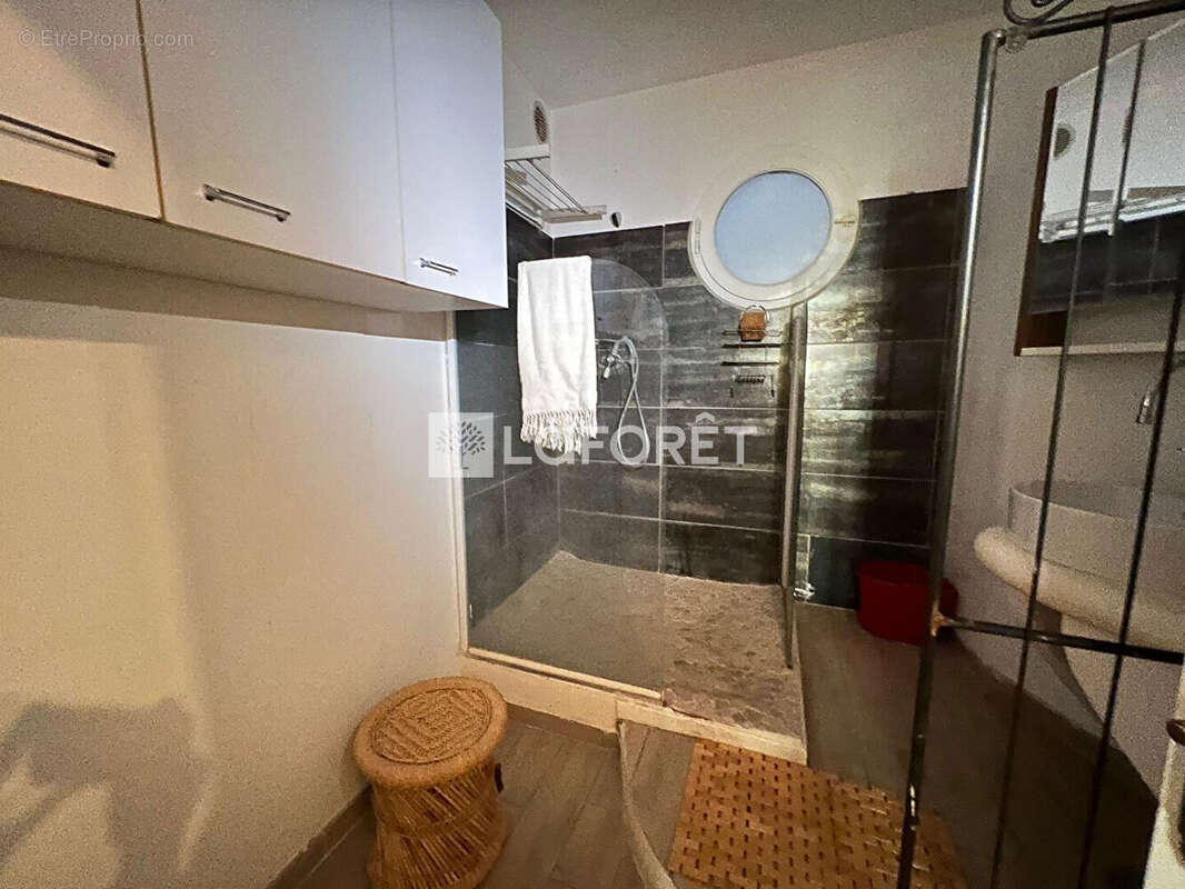 Appartement à MARSEILLE-1E