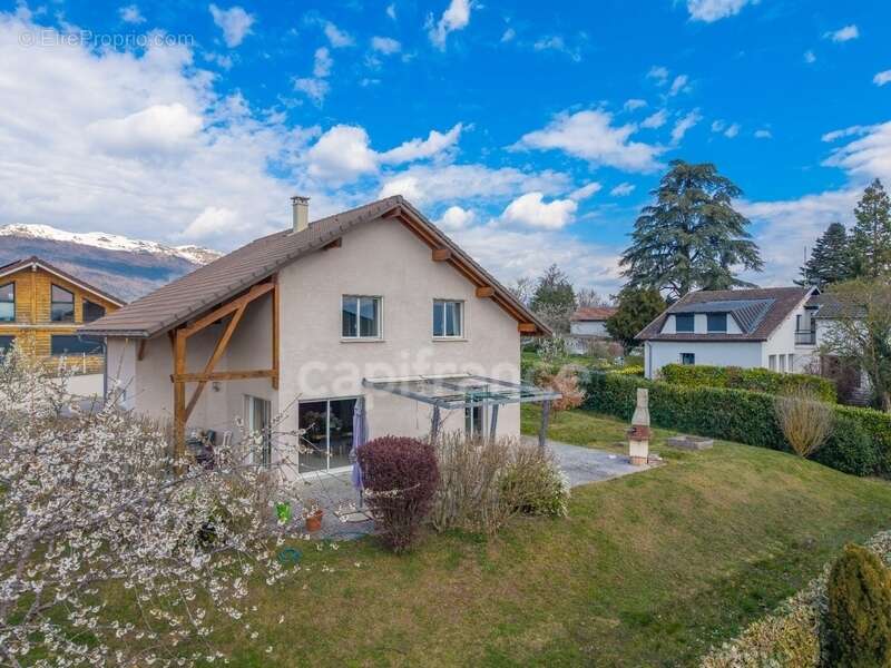 Maison à CHALLEX